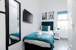 Harrow Road Vibrant Apartments! - 5