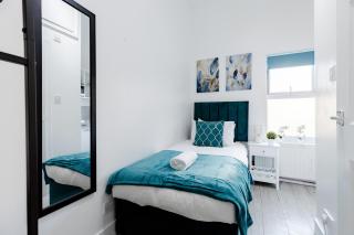 Harrow Road Vibrant Apartments! - 5