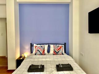 New Renovated Chic 3BR Apartment Close to National Archaeological Museum - Athen - 7