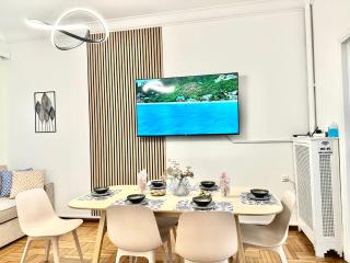 New Renovated Chic 3BR Apartment Close to National Archaeological Museum - Athen - 3