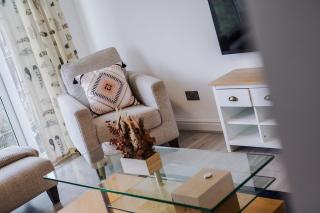 Parkland 3-Bedroom, 5 Beds, Walk to Metro, Tesco, Lidl, Near Airport Sleep 7 - Wythenshawe - 4