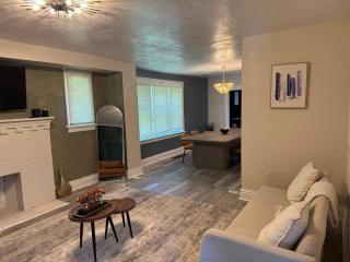 Charming 3BR Home in central loc - Tower Grove - 2