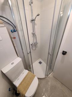 Habitación con baño y cocina en Marín - 6