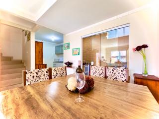 Casa 300m PRAIA 2 quartos Ar Condicionado Churrasqueira privativa Vaga privativa de Garagem Reserve Agora e Viva essa Experiência - 2