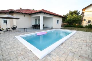 Four Oaks Holiday House - 8
