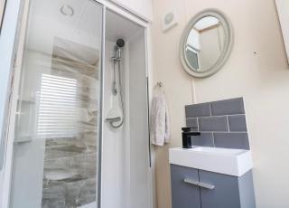 A & C Lodge plot 41 - HOT TUB - 1 double bedroom- 1 twin room 2 bathrooms 4 pm check in NO COMMERCIAL VANS - PLOT 41 Check in 4 pm - High Hesket - 6