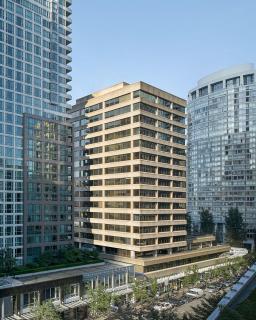 Spacious 2 Bedroom Urban Getaway with Modern Touches - Vancouver - 3