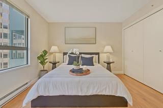 Spacious 2 Bedroom Urban Getaway with Modern Touches - Vancouver - 6