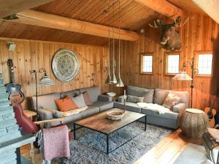 Mountain Cabin Views Of Hills And Lake - 0