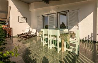 3 Bedroom Awesome Home In Vrsi - 2