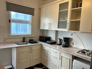 Elegant and Cozy 2BR with Balcony near Taksim - Istanbul - 5