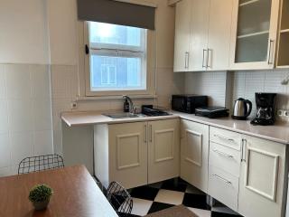 Elegant and Cozy 2BR with Balcony near Taksim - Istanbul - 2