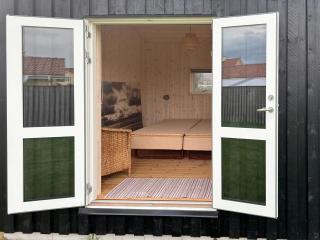Black Wooden Summer House By The West Coast - Løkken - 5