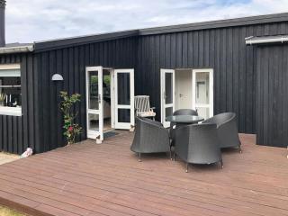 Black Wooden Summer House By The West Coast - 4