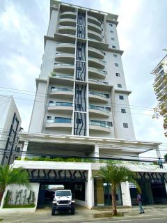 Apto céntrico con piscina, gym y una hermosa vista a la ciudad - Santo Domingo - 1