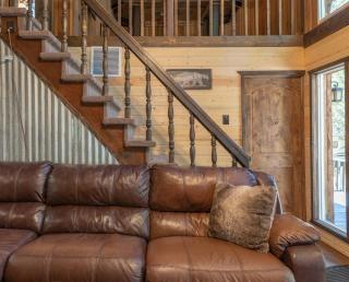 Rustic Cabin Retreat - Hot tub - Fire pit - BBQ - - Island Park - 6