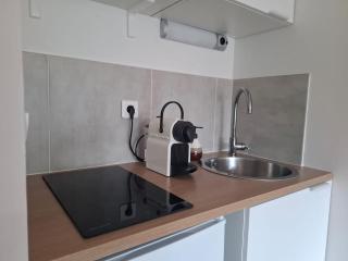 Studio en rez-de-chaussée de maison - Russan - 1