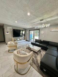 4BR Jax Pool Oasis Near Beach - Jacksonville - 0