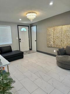 Modern 4BR Jax Pool Oasis Near Beach With Backyard - 9