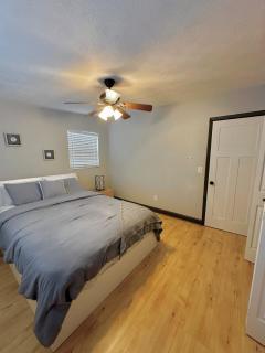 Modern 4BR Jax Pool Oasis Near Beach With Backyard - 1