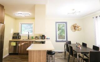 Tranquil Retreat 5BR House With 3 Bath and Backyard, Located Minutes Away From The Falls - Niagara Falls - 6