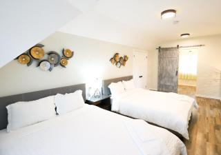 Tranquil Retreat 5BR House With 3 Bath and Backyard, Located Minutes Away From The Falls - 3