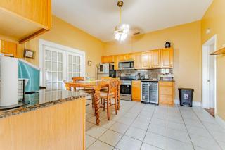 Cozy 3BR with Workspaces and Laundry - Tampa - 5
