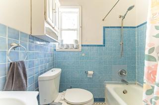 Cozy 3BR with Workspaces and Laundry - Tampa - 2
