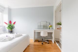 Bright 3-Bedroom Flat Parking 4KTV & Balcony - 6