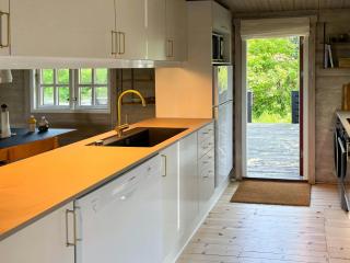 Log Cabin With View Of Beach Meadow And Sea - 2