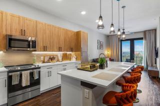 12 Min to Downtown Balcony Apt with Free Parking - Austin - 3