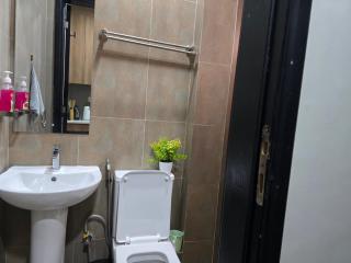 1 Bedroom Studio Sleeps 2 -Elevator -Free Parking - 4