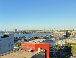 Heart of Downtown Miami - Miami - 6