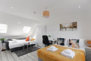 Superb Apartment with parking - Harrow on the Hill - 1