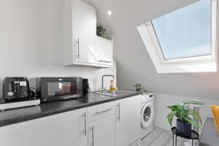 Superb Apartment with parking - Harrow on the Hill - 2