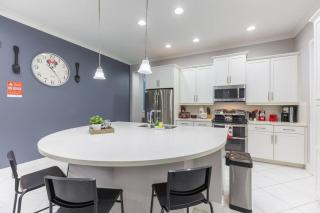 5BR Getaway with Pool Arcade Games and Resort Access - Davenport - 5
