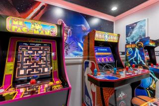 5BR Getaway with Pool Arcade Games and Resort Access - Davenport - 9