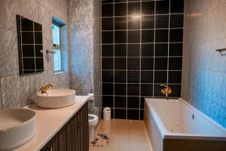 Oceana Luxury Guesthouse - Windhoek - 1