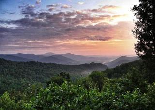 Pet-Friendly Getaway With Spectacular Mountain View - Saluda - 0