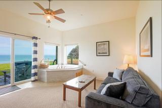 Dolphin by OceanviewHotTubs Oceanfront Shelter Cove Tesla - Shelter Cove - 1