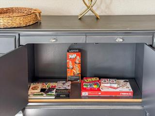 Near Med Center NRG Balcony Yard Desk WiFi Games - 1