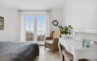 Beachfront Summerhouse With Amazing View And Peace - Hesselager - 2