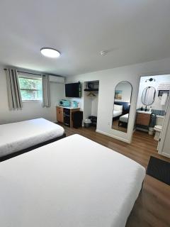 Sun & Sand Resort - Port Austin - 2