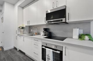 Cozy 2BR Suite Only 8 Mins to The Falls With Sofa Bed And Sleeps 6 - Niagara Falls - 3