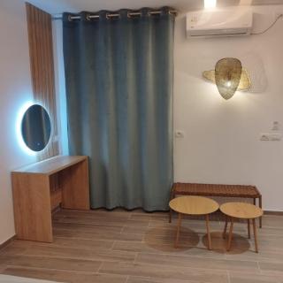Sunset Boulevard Rooms - Qeparo - 0