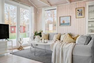 Cottage With Beach Plot, Boat And Jetty In Småland - - 7