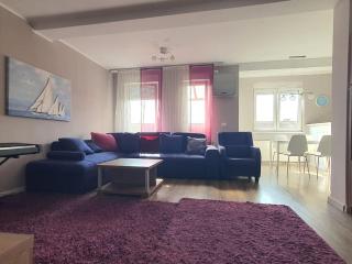 K18 apartment, spacious, in the center, with parking, 83 sqm - 0