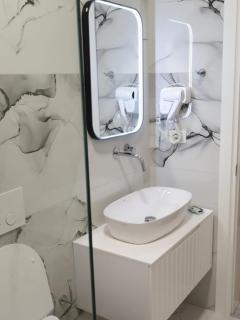 Sunset Boulevard Rooms - Qeparo - 7
