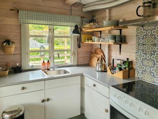 Black-Painted Log House Overlooking Vejle Fjord - 9