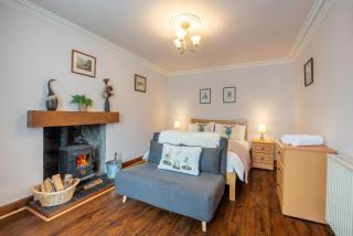 Traditional Highland Cottage Near Loch Ness - 6